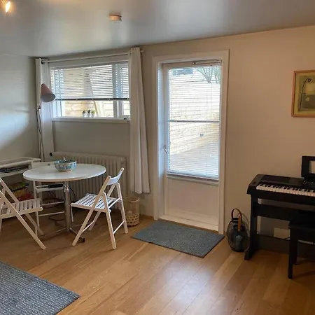 Centrally Located, Cozy W Free Prk. Apartment *