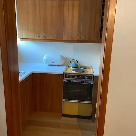 Apartment Centrally Located, Cozy W Free Prk. *